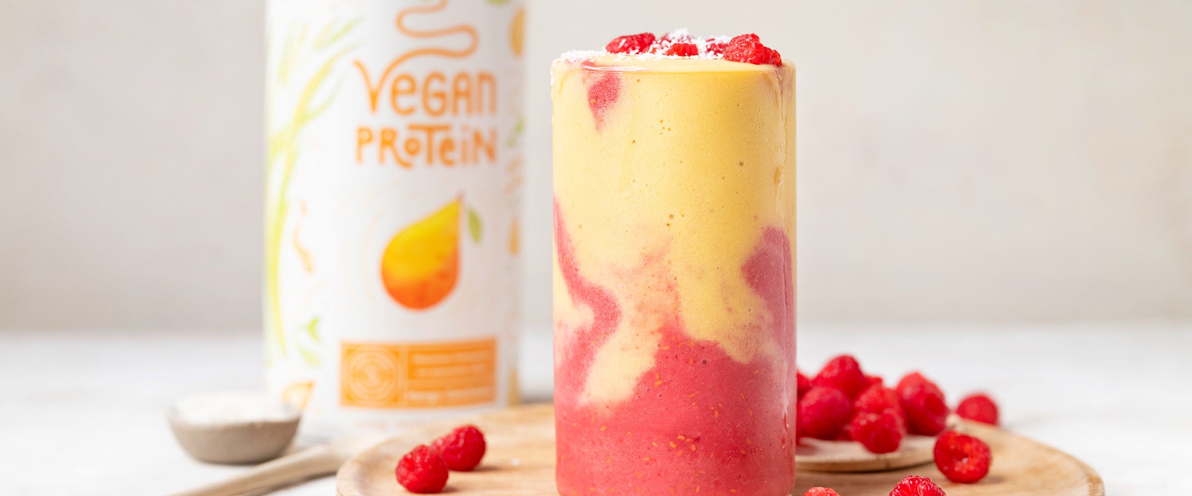 Sommerlicher Mango-Himbeer Protein-Smoothie