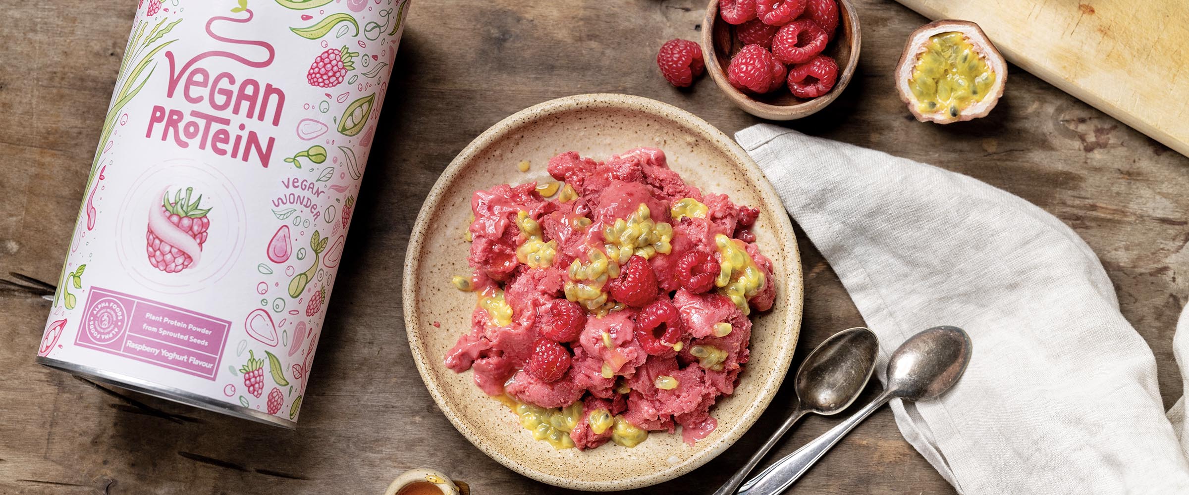 Himbeere-Joghurt Proteinsorbet mit Passionsfrucht