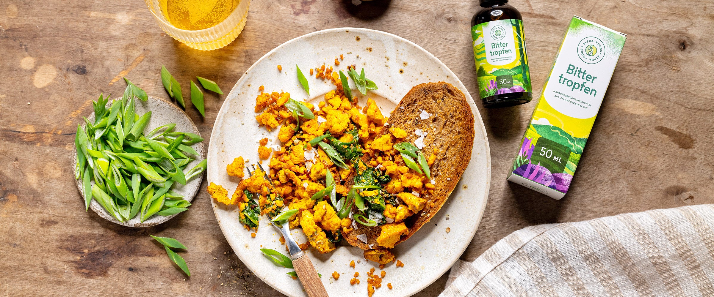 Scrambled Tofu mit Spinat und Kräutertropfen
