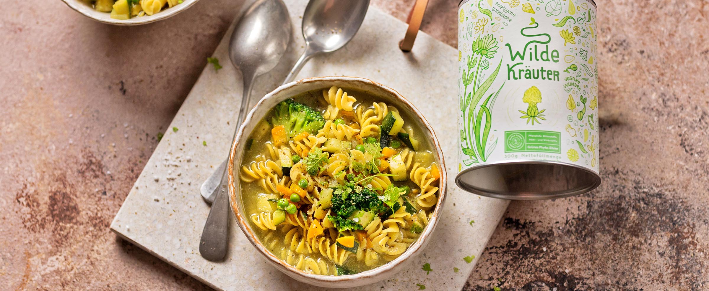 Heilkräuter-Suppe mit frischem Gemüse